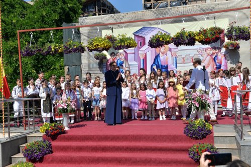 Spectacol dedicat copiilor la Biserica „Sfântul Anton”-Curtea Veche Poza 215896