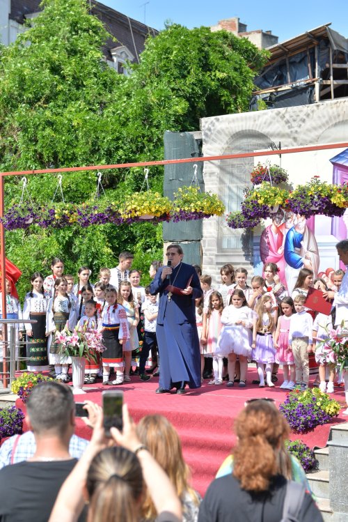 Spectacol dedicat copiilor la Biserica „Sfântul Anton”-Curtea Veche Poza 215898