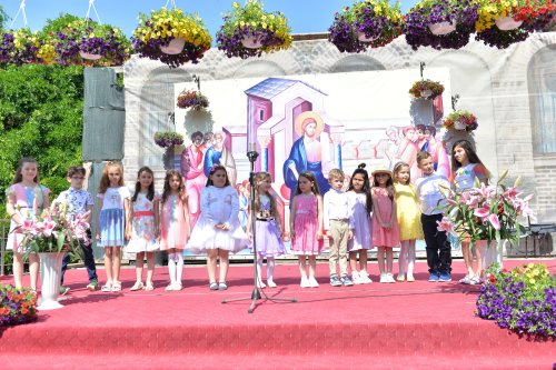 Spectacol dedicat copiilor la Biserica „Sfântul Anton”-Curtea Veche Poza 215899