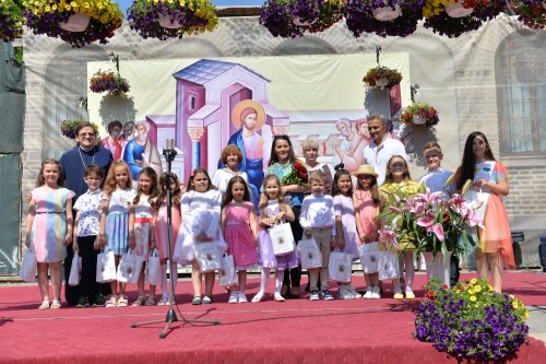 Spectacol dedicat copiilor la Biserica „Sfântul Anton”-Curtea Veche Poza 215903