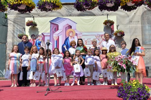 Spectacol dedicat copiilor la Biserica „Sfântul Anton”-Curtea Veche Poza 215904