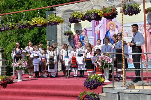 Spectacol dedicat copiilor la Biserica „Sfântul Anton”-Curtea Veche Poza 215907