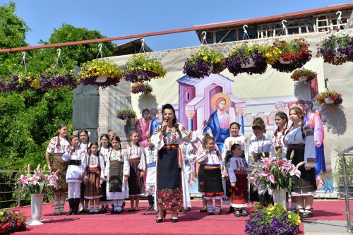 Spectacol dedicat copiilor la Biserica „Sfântul Anton”-Curtea Veche Poza 215908