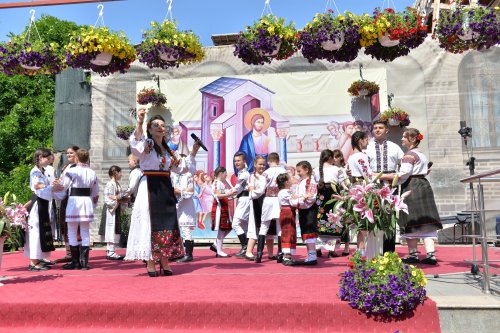 Spectacol dedicat copiilor la Biserica „Sfântul Anton”-Curtea Veche Poza 215909