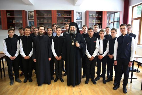 Vizită arhierească la Seminarul Teologic Ortodox din Iași Poza 215973