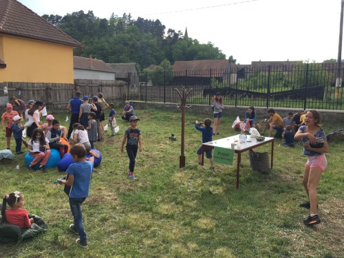 Activităţi artistice şi recreative de Ziua Copilului în Parohia Caşolţ, judeţul Sibiu