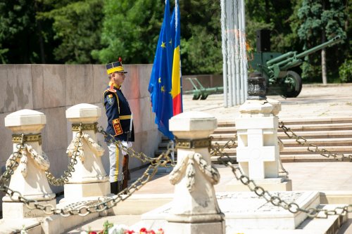Ceremonii militare dedicate Zilei Eroilor în București Poza 216222