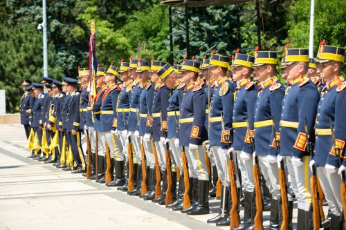 Ceremonii militare dedicate Zilei Eroilor în București Poza 216223