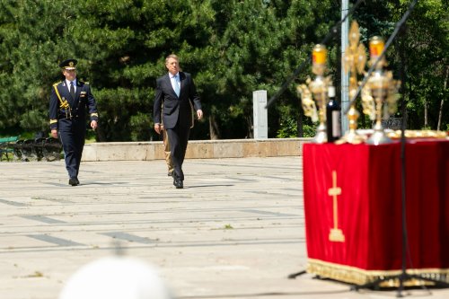 Ceremonii militare dedicate Zilei Eroilor în București Poza 216224