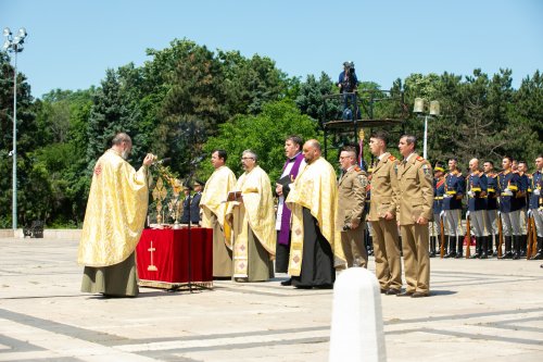 Ceremonii militare dedicate Zilei Eroilor în București Poza 216232