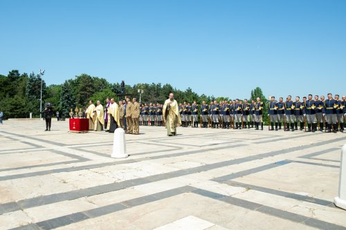 Ceremonii militare dedicate Zilei Eroilor în București Poza 216234