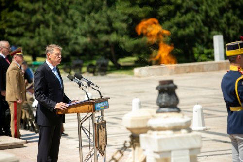 Ceremonii militare dedicate Zilei Eroilor în București Poza 216242