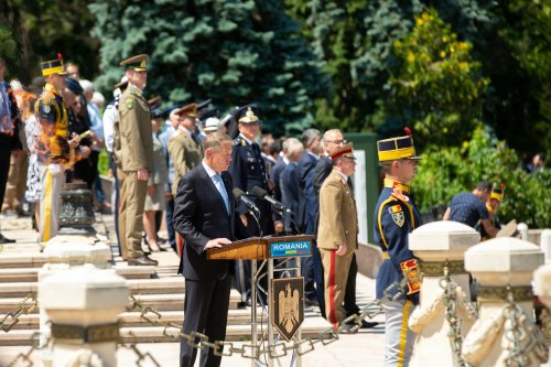 Ceremonii militare dedicate Zilei Eroilor în București Poza 216243