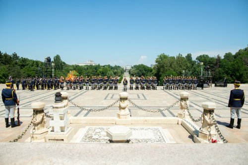 Ceremonii militare dedicate Zilei Eroilor în București Poza 216247