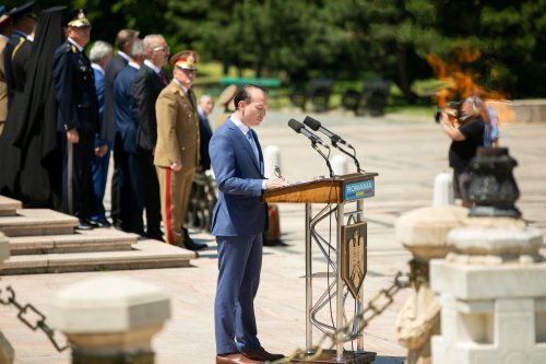 Ceremonii militare dedicate Zilei Eroilor în București Poza 216248