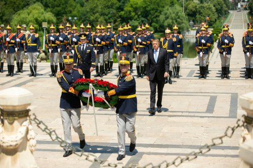 Ceremonii militare dedicate Zilei Eroilor în București Poza 216252