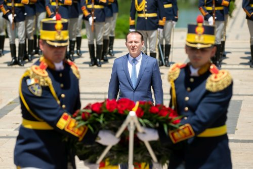 Ceremonii militare dedicate Zilei Eroilor în București Poza 216254
