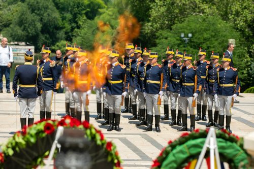 Ceremonii militare dedicate Zilei Eroilor în București Poza 216260