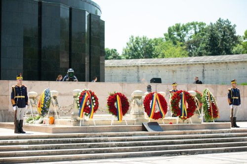Ceremonii militare dedicate Zilei Eroilor în București Poza 216261