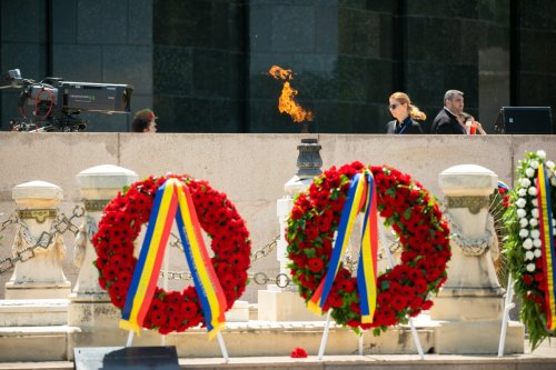Ceremonii militare dedicate Zilei Eroilor în București Poza 216263