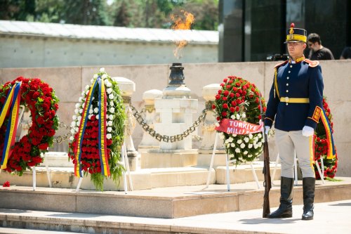 Ceremonii militare dedicate Zilei Eroilor în București Poza 216265