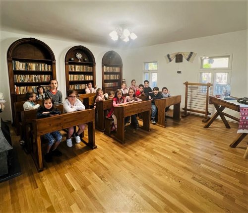 Îndrumare morală şi catehetică pentru copii la Biserica de piatră din Târgu Mureş Poza 216063