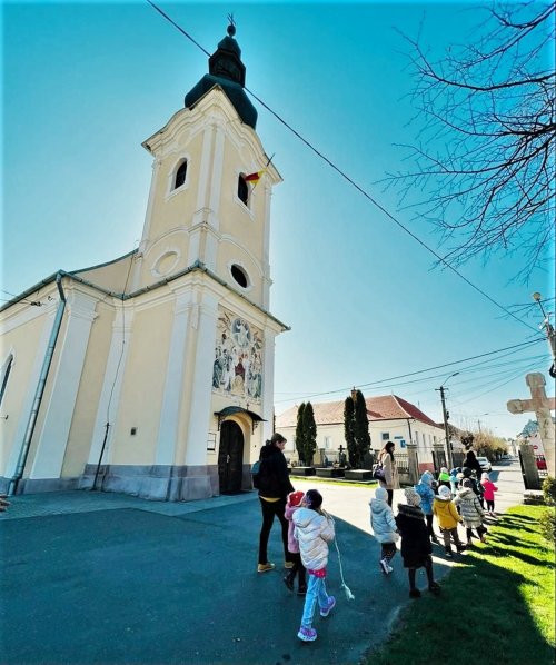 Îndrumare morală şi catehetică pentru copii la Biserica de piatră din Târgu Mureş Poza 216064