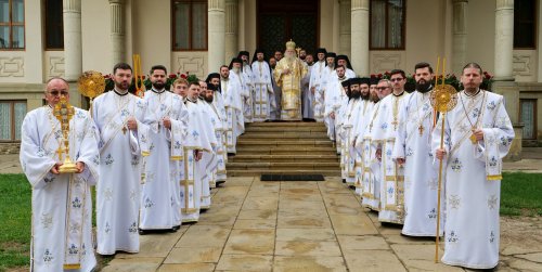 Binecuvântare arhierească la Catedrala Arhiepiscopală din Suceava Poza 216541