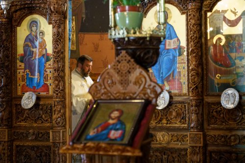 Slujire arhierească și hirotonii la Parohia Miron Patriarhul din București Poza 216560