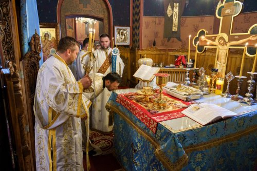 Slujire arhierească și hirotonii la Parohia Miron Patriarhul din București Poza 216627