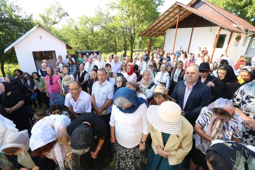 Târnosirea bisericii din satul vrâncean Ruget Poza 216543