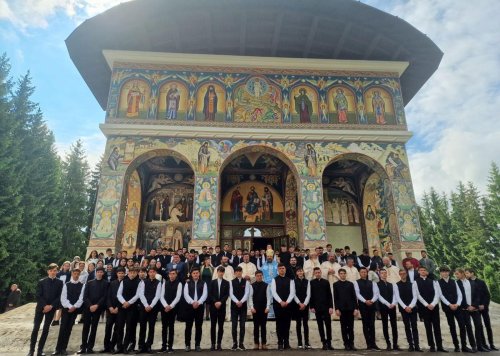 Vizită arhierească la Seminarul Teologic Ortodox de la Mănăstirea Neamț  Poza 216782