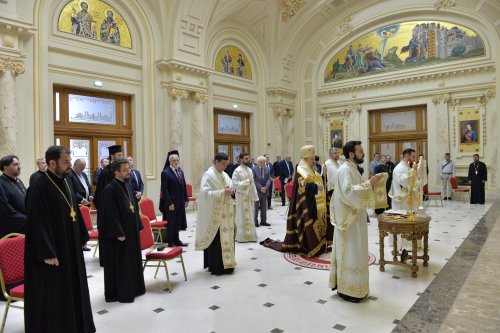 Ședința de constituire a noii Adunări eparhiale a Arhiepiscopiei Bucureștilor Poza 216970