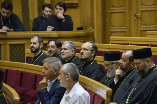 Ședința de constituire a noii Adunări eparhiale a Arhiepiscopiei Bucureștilor Poza 216982