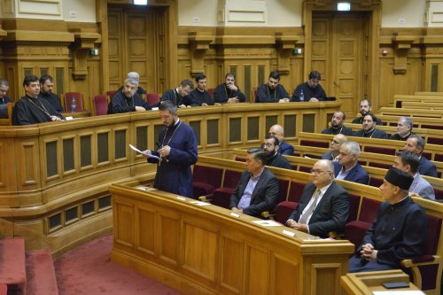 Ședința de constituire a noii Adunări eparhiale a Arhiepiscopiei Bucureștilor Poza 216993