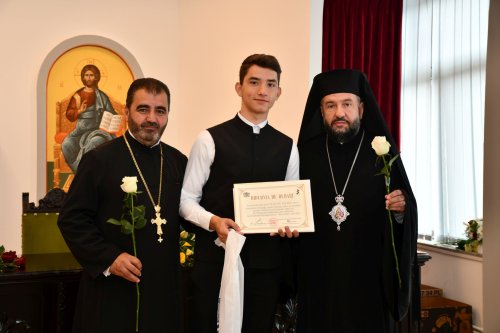 Premierea elevilor merituoși ai Seminarului Teologic Ortodox din Caransebeș Poza 217061