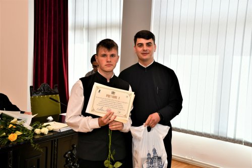 Premierea elevilor merituoși ai Seminarului Teologic Ortodox din Caransebeș Poza 217063