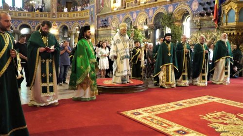 Binecuvântarea Maicii Domnului peste credincioşii din Sibiu, la Praznicul Rusaliilor Poza 217200