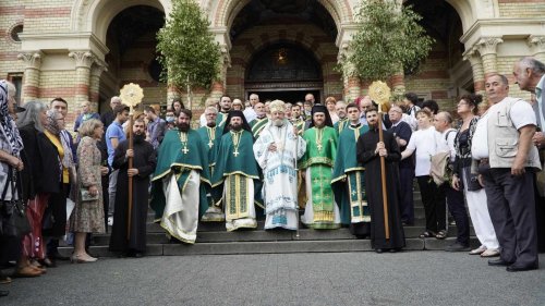 Binecuvântarea Maicii Domnului peste credincioşii din Sibiu, la Praznicul Rusaliilor Poza 217207