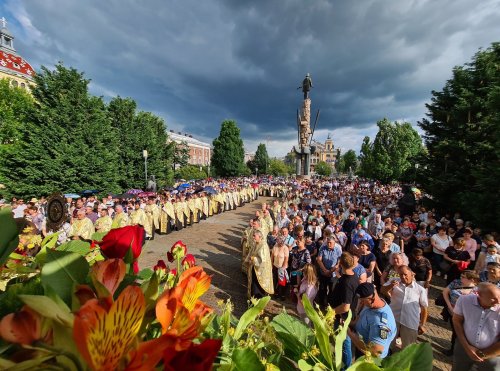 Slujire arhierească şi procesiune la Cluj‑Napoca Poza 217225