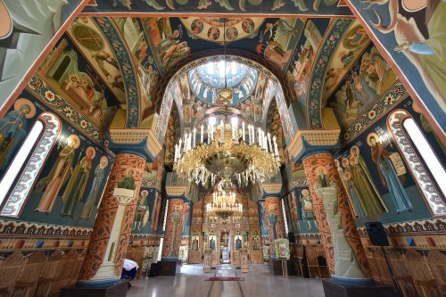 Veşmânt de har pentru biserica parohiei prahovene Bucov Poza 217237
