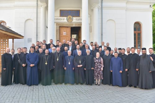 Revederea promoției 2002 a Facultății de Teologie Ortodoxă din București Poza 217623