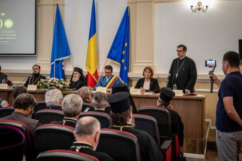 Simpozion internațional la Facultatea de Teologie Ortodoxă din Arad Poza 217552