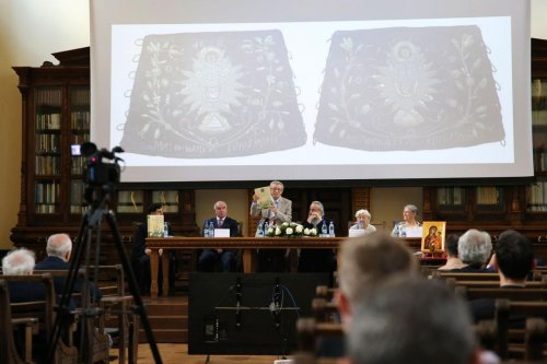 Un volum dedicat istoriei Catedralei Mitropolitane a fost prezentat la Iași Poza 217526