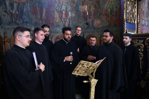 Moment istoric, la Iași: În Duminica Tuturor Sfinților, Biserica Bărboi a primit haină luminoasă Poza 217935