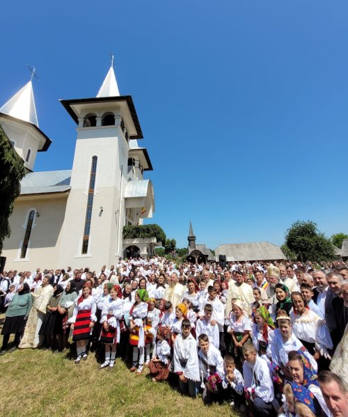 Târnosirea bisericii din Şugatag, Maramureş Poza 218034