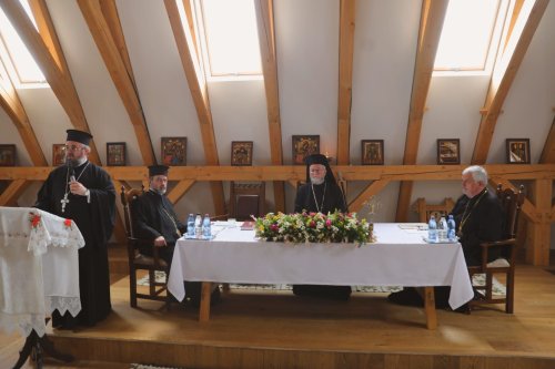 Conferinţă preoţească la Mănăstirea Bârsana Poza 218221