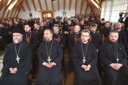Conferinţă preoţească la Mănăstirea Bârsana Poza 218222