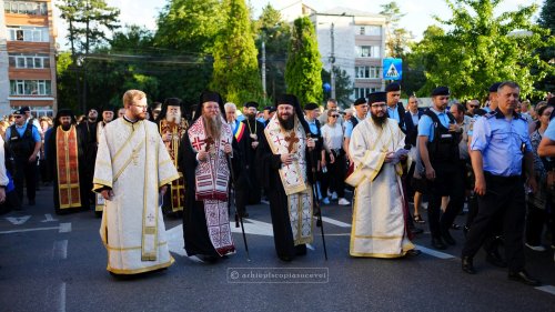 Mii de credincioși au participat la „Calea Sfinților” în Suceava Poza 218211