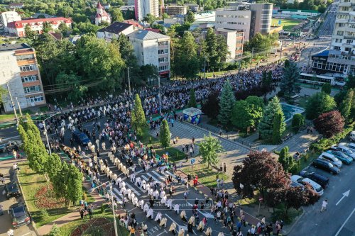 Mii de credincioși au participat la „Calea Sfinților” în Suceava Poza 218212